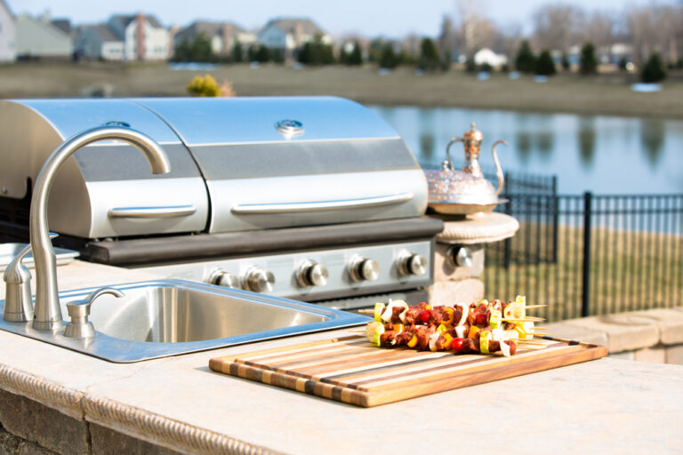 How to Build the Ultimate Outdoor Kitchen